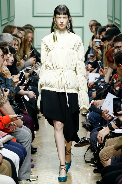 Look 17